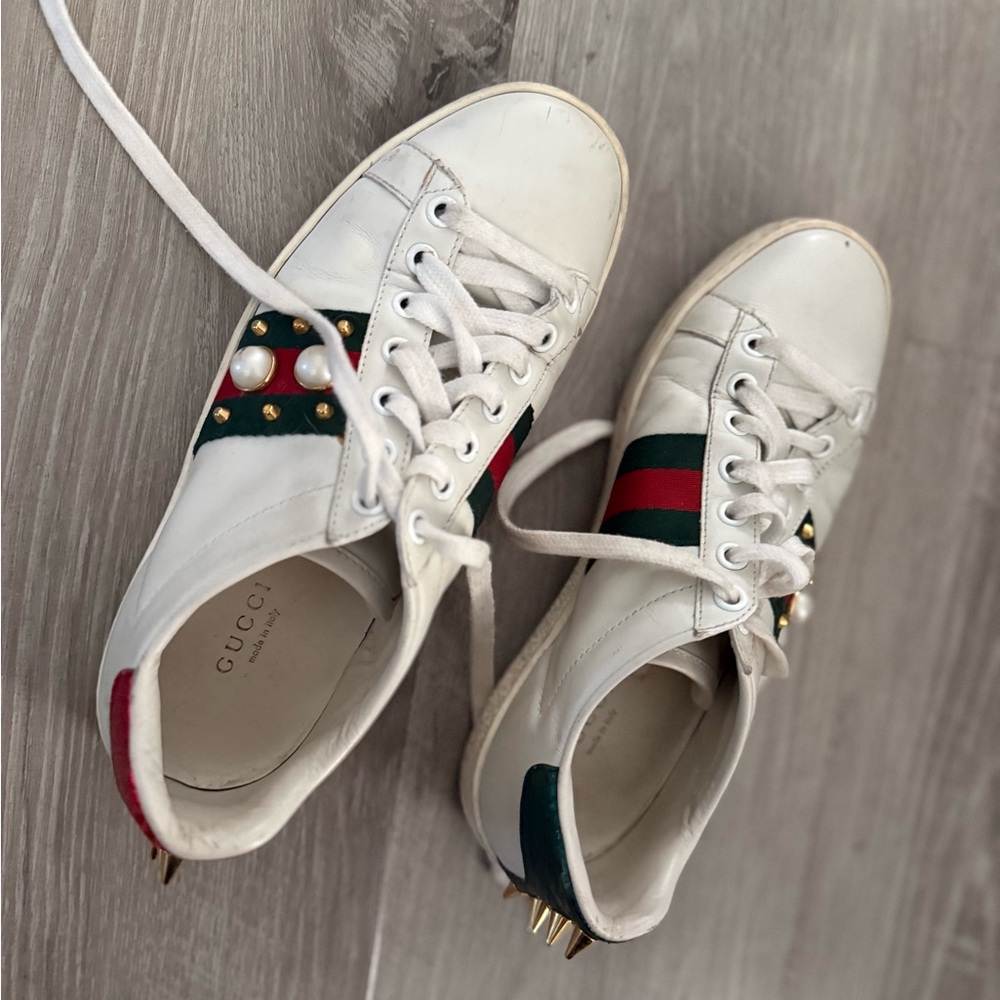 Gucci White Leather Sneakers with Red and Green Accents